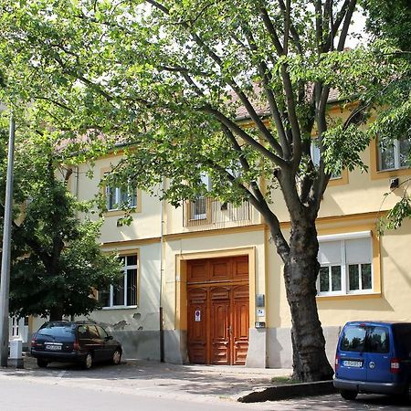 Veva Apartman - Eger Maganszallashely المظهر الخارجي الصورة