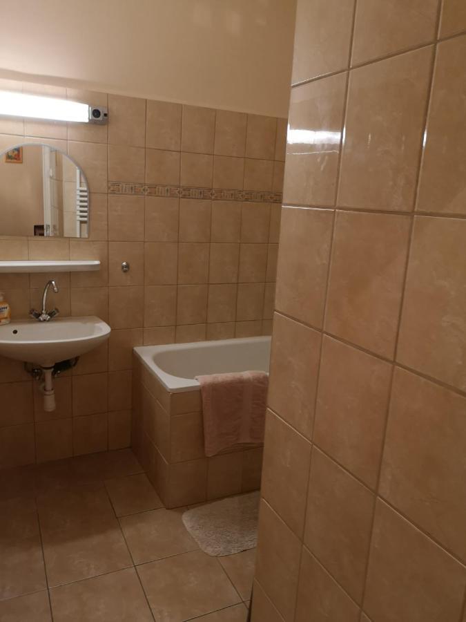 Veva Apartman - Eger Maganszallashely المظهر الخارجي الصورة