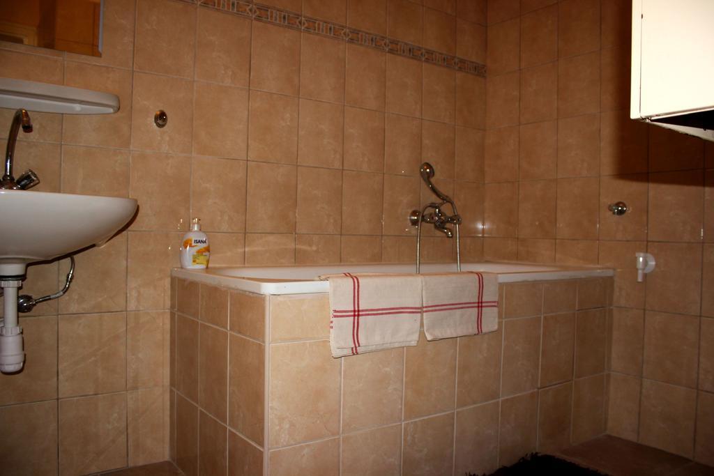 Veva Apartman - Eger Maganszallashely المظهر الخارجي الصورة
